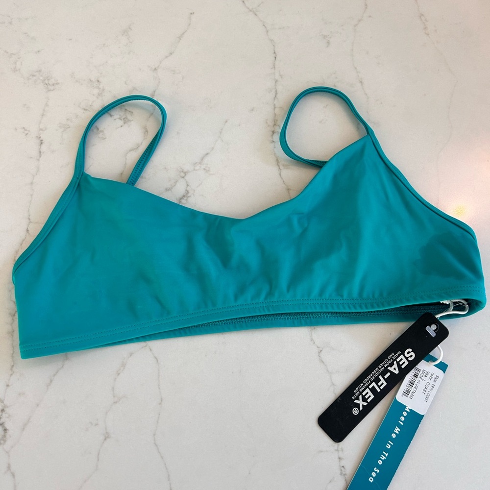 Jolyn bikini top. NWT - Eryn in color coast - Large